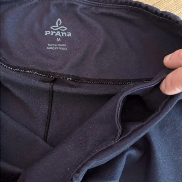 Prana leggings size M with geometric designs - Picture 6 of 6